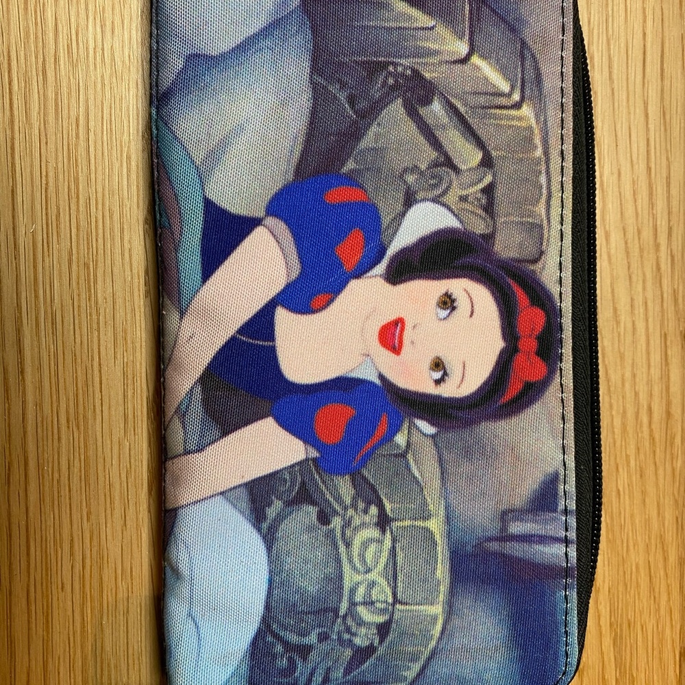 Snow White wallet used